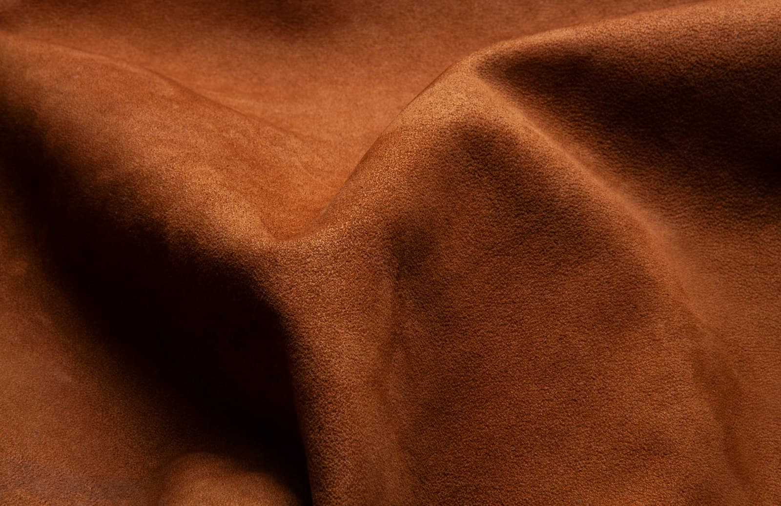 Detalhe da textura aveludada do couro marrom